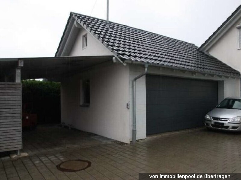 Foto 4 von 6 — Einfamilienhaus mit Doppelgarage, Carport und Ackerfläche