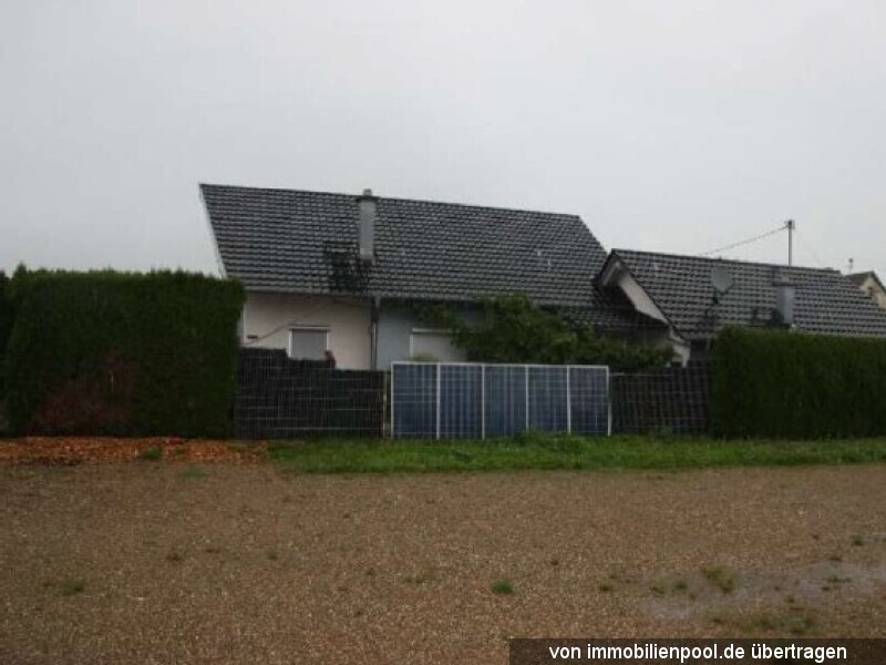Foto 3 von 6 — Einfamilienhaus mit Doppelgarage, Carport und Ackerfläche