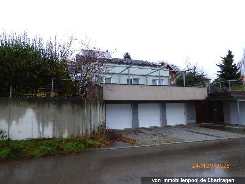Foto 2 von 3 — Einfamilienhaus mit Garagengebäude