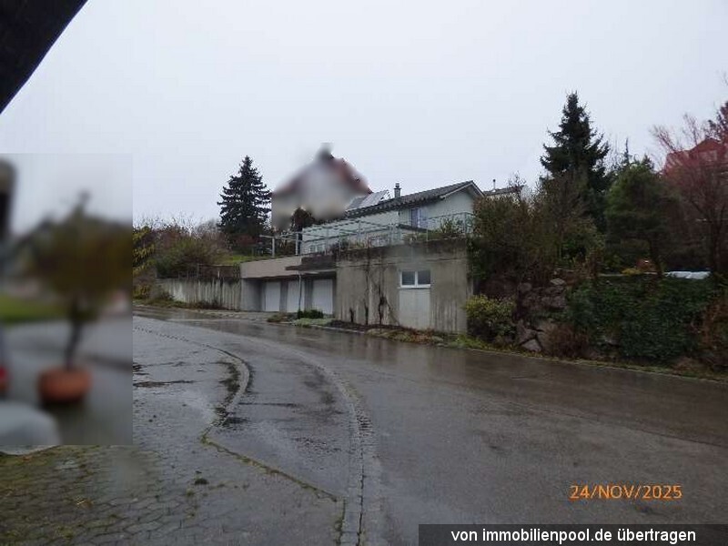 Foto 3 von 3 — Einfamilienhaus mit Garagengebäude