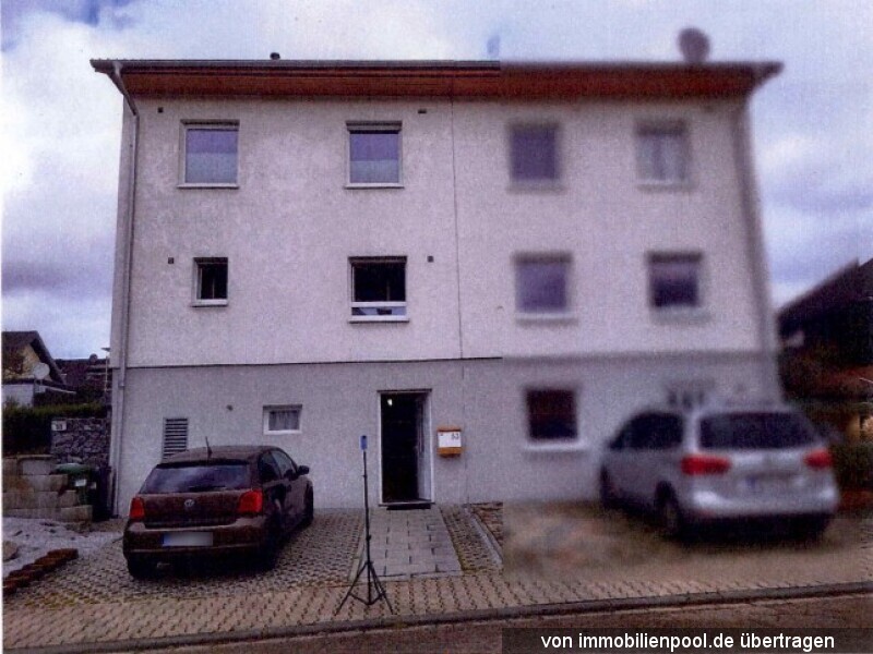 Foto 1 von 3 — Doppelhaushälfte mit PKW-Stellplatz und Garten