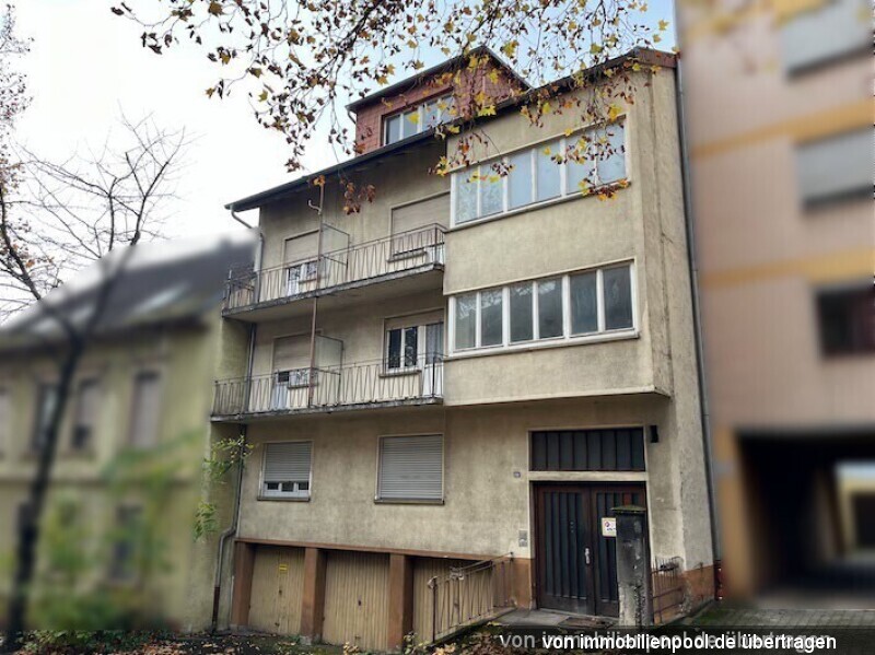 Foto 2 von 3 — Mehrfamilienhaus, Garagen und vorgelagertes Grundstück
