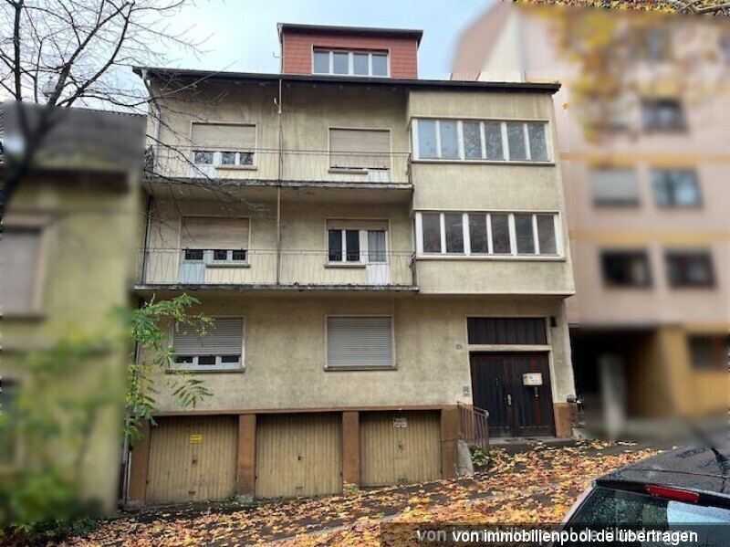 Foto 1 von 3 — Mehrfamilienhaus, Garagen und vorgelagertes Grundstück