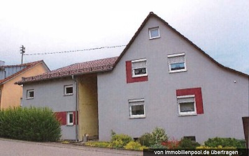Foto 1 von 4 — Einfamilienhaus mit Garagen (1/2 Anteil)