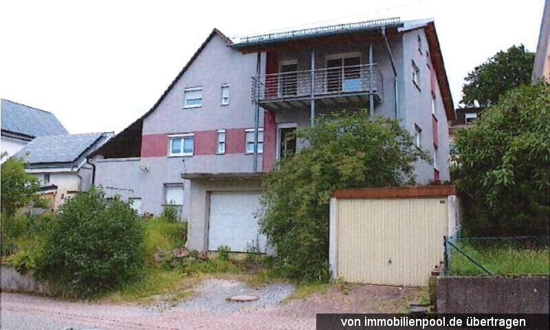 Foto 4 von 4 — Einfamilienhaus mit Garagen (1/2 Anteil)