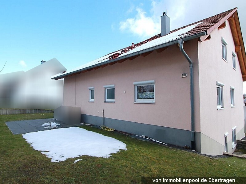 Foto 4 von 5 — Einfamilienhaus mit Doppelgarage und Geräteschuppen