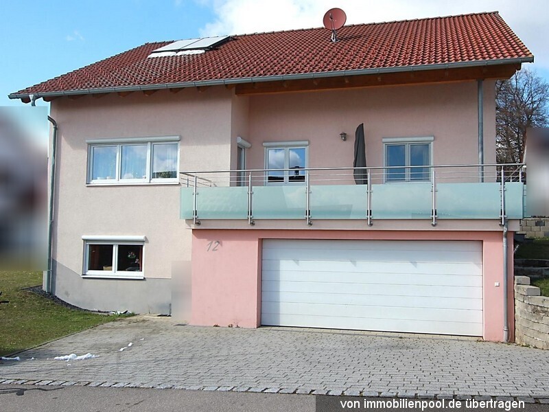 Foto 2 von 5 — Einfamilienhaus mit Doppelgarage und Geräteschuppen