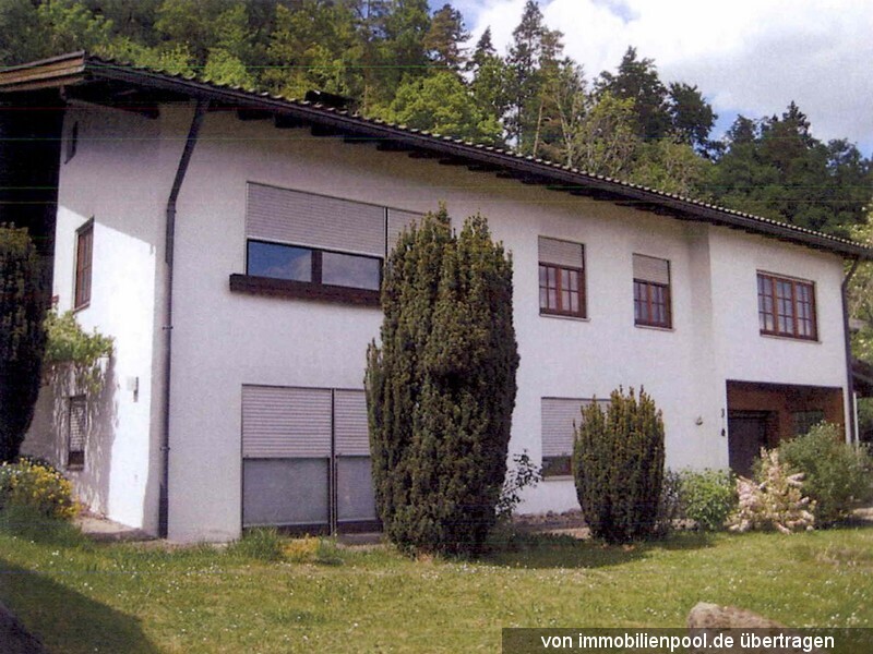 Foto 2 von 4 — Einfamilienhaus mit Garage und Carport