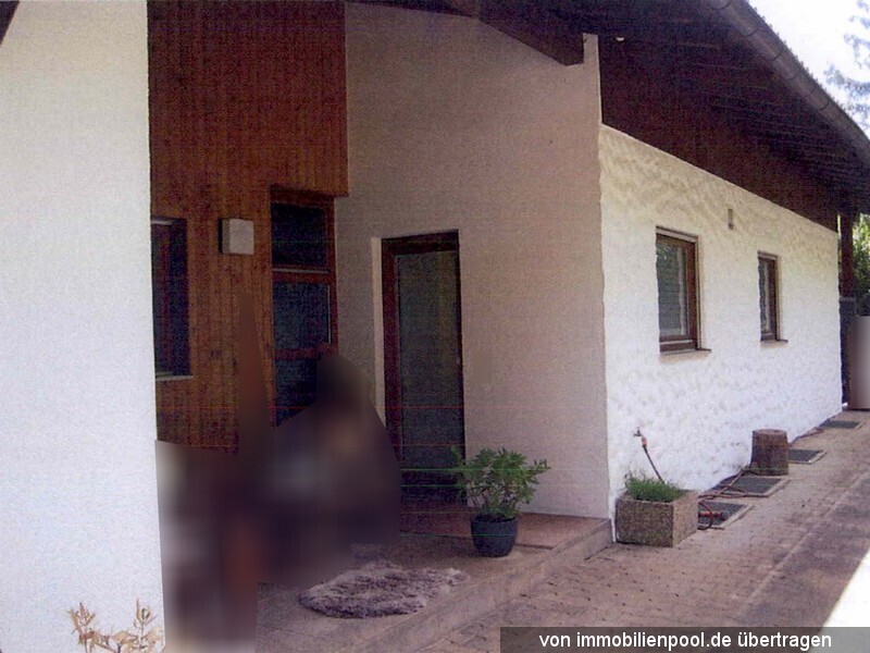 Foto 4 von 4 — Einfamilienhaus mit Garage und Carport