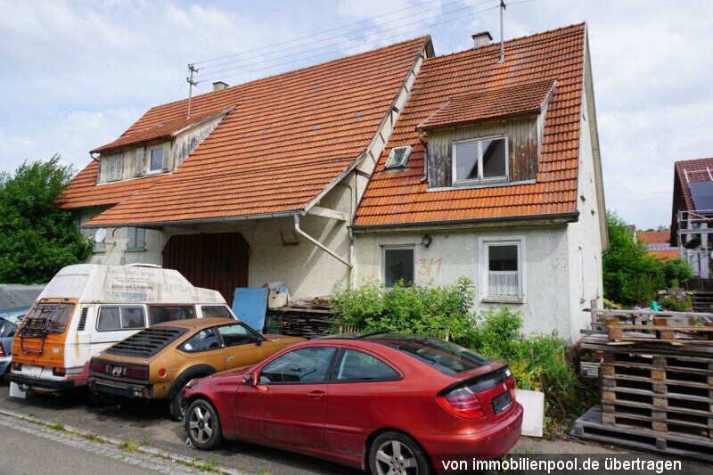 Foto 2 von 5 — Scheuer mit zwei Wohnhausanbauten