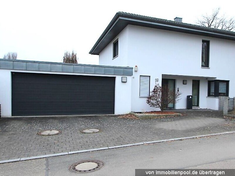 Foto 1 von 5 — Einfamilienhaus mit Doppelgarage und Photovoltaikanlage