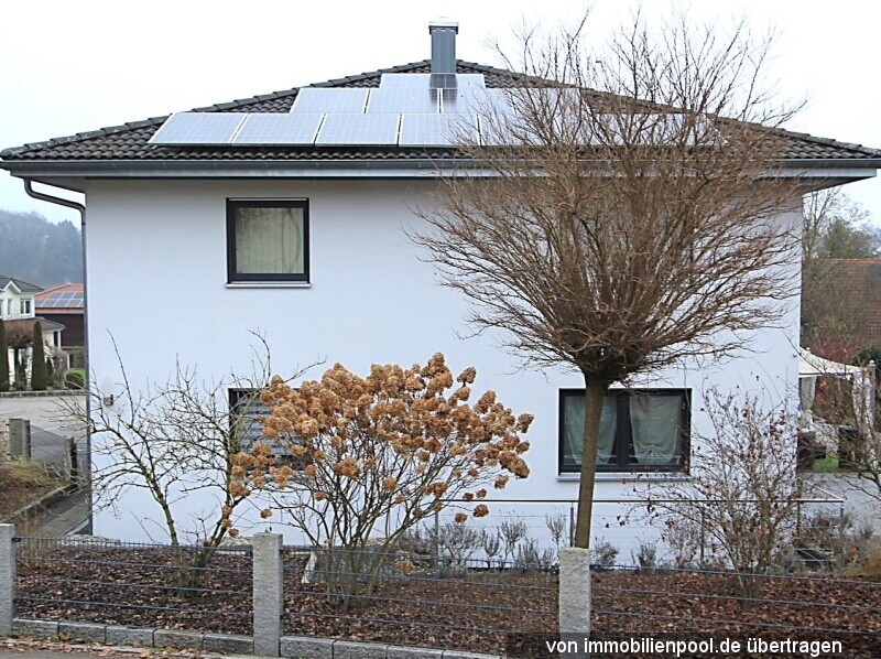 Foto 4 von 5 — Einfamilienhaus mit Doppelgarage und Photovoltaikanlage