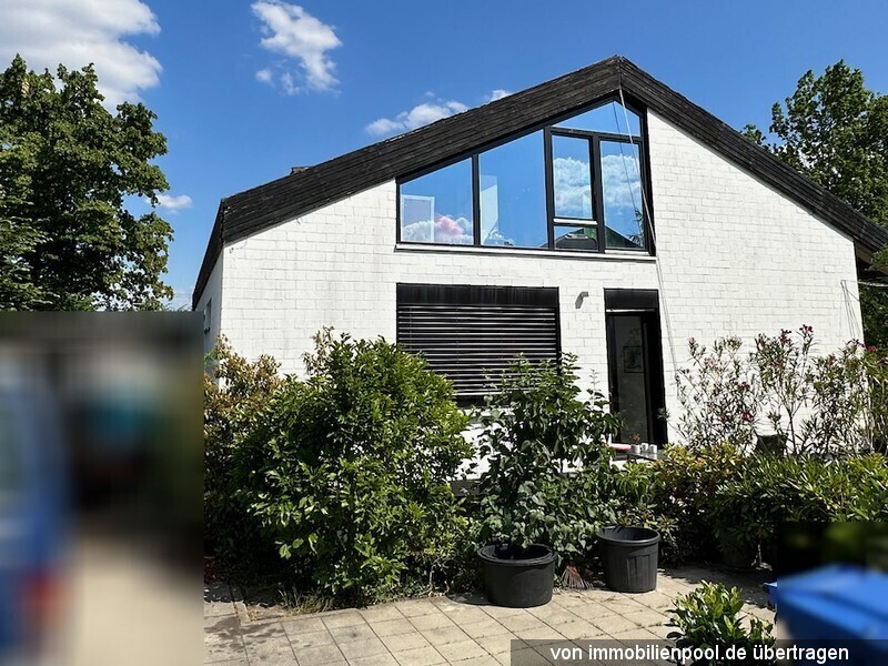 Foto 3 von 4 — Zweifamilienhaus mit Büro und Garagen