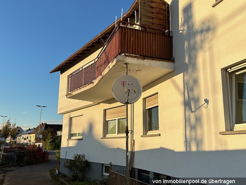 Foto 1 von 2 — Mehrfamilienhaus mit Garagenzeile