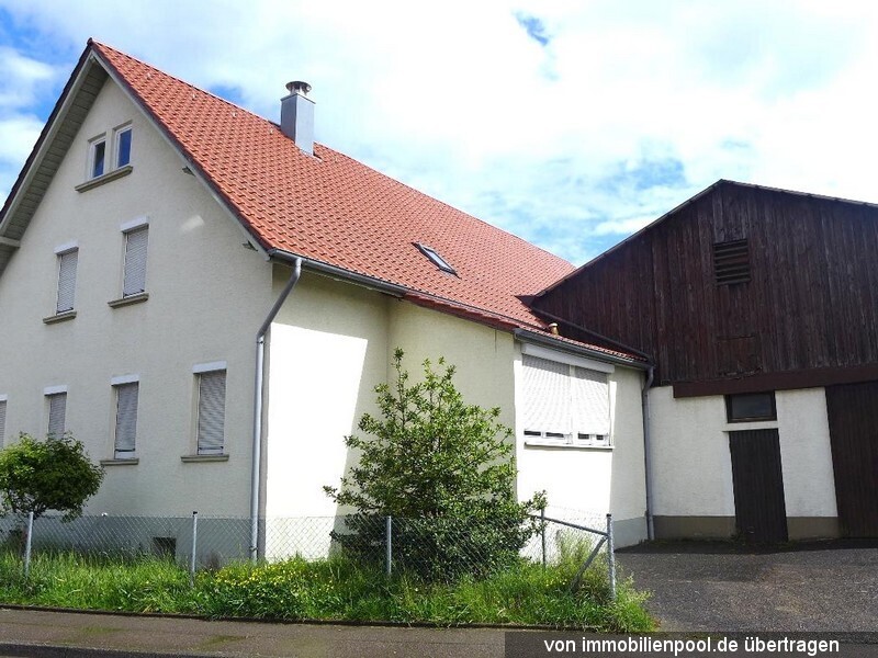 Foto 1 von 4 — Wohnhaus mit Scheune und Stall