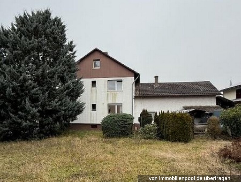 Foto 3 von 3 — Zweifamilienhaus mit Nebengebäude und Garagen