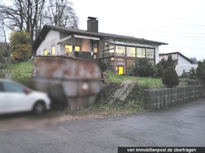 Foto 1 von 2 — Einfamilienhaus mit Einliegerwohnung