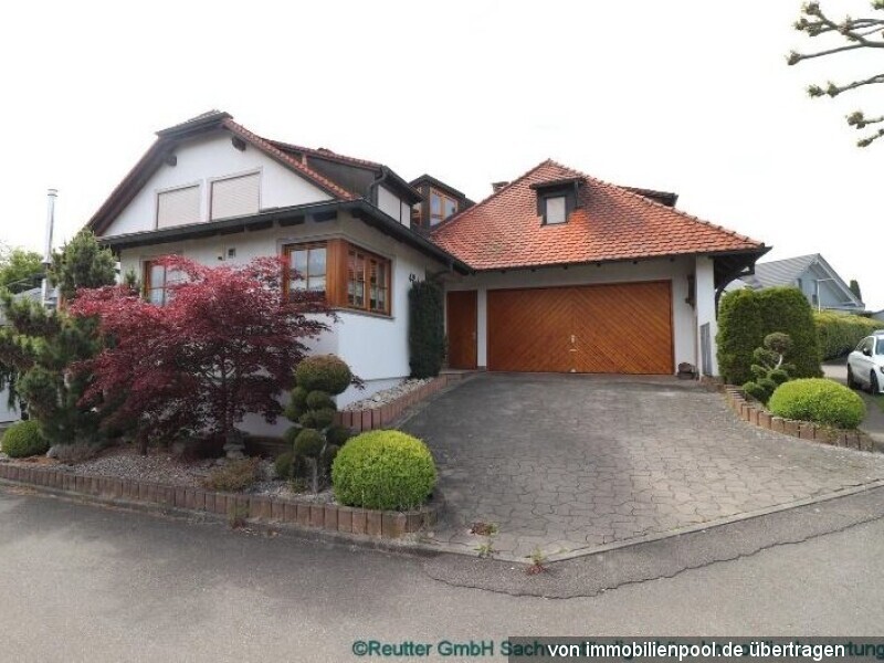 Foto 1 von 5 — Einfamilienhaus mit Doppelgarage und Nebengebäude