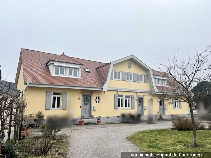 Foto 1 von 2 — Reihenmittelhaus als Wohnungseigentum sowie Keller