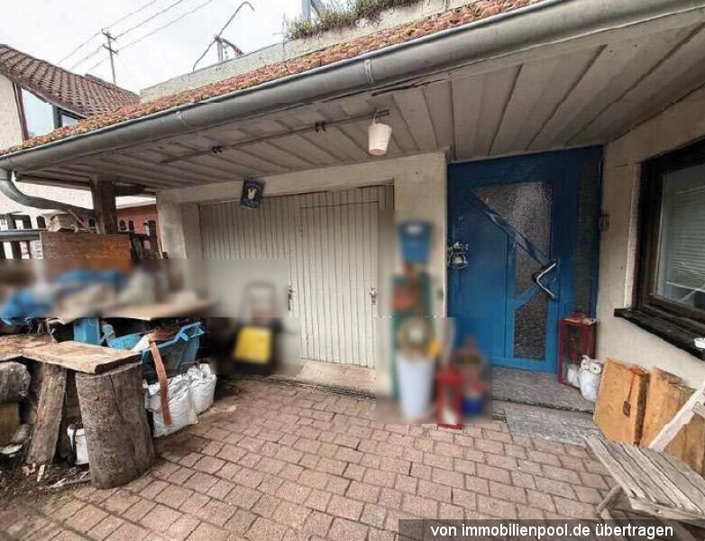 Foto 3 von 3 — Einfamilienhaus mit Einliegerwohnung und integrierter Garage