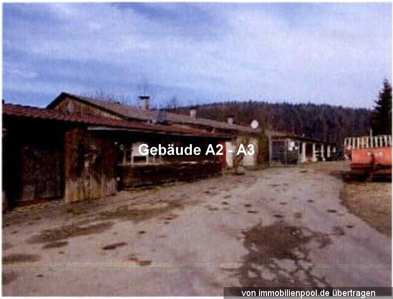 Foto 2 von 7 — ehemalige Hofstelle mit Gebäudebestand und Landwirtschaftsflächen