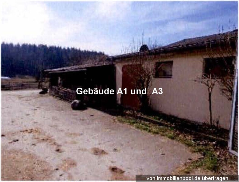 Foto 3 von 7 — ehemalige Hofstelle mit Gebäudebestand und Landwirtschaftsflächen