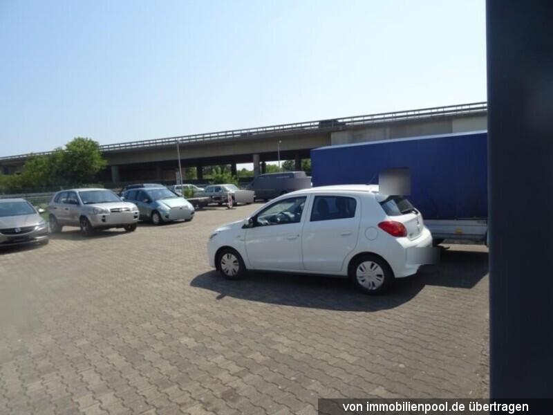 Foto 2 von 3 — Gewerbehalle mit Hoffläche und Stellplatzgrundstück