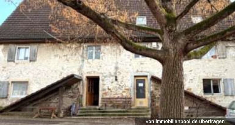 Foto 5 von 5 — Wohnhaus mit Nebengebäuden