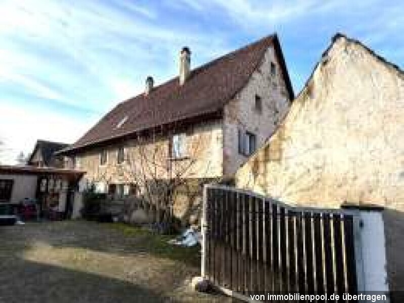 Foto 3 von 5 — Wohnhaus mit Nebengebäuden