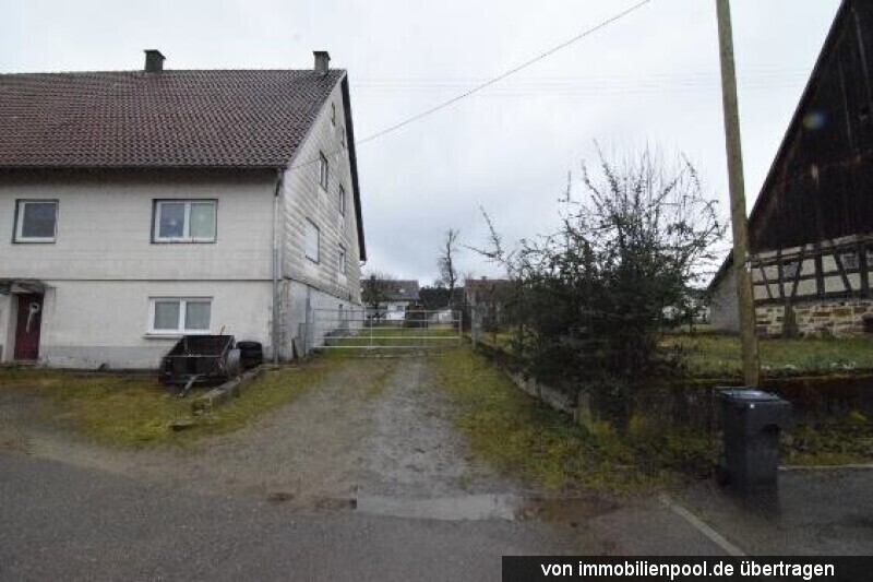 Foto 2 von 6 — Wohn- und Ökonomiegebäude mit Grünland