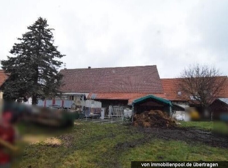 Foto 4 von 6 — Wohn- und Ökonomiegebäude mit Grünland