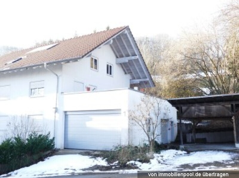 Foto 2 von 6 — Zweifamilienwohnhaus mit Garagenanbau sowie Carport/Schuppen