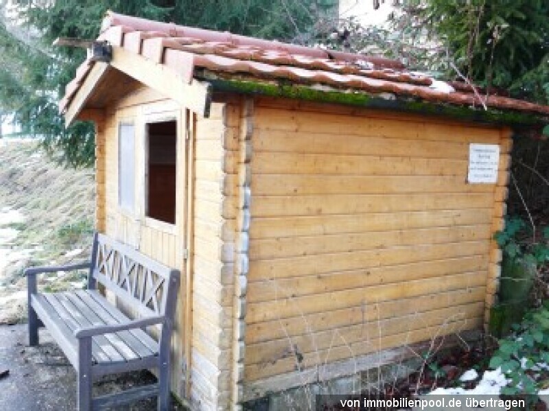 Foto 4 von 6 — Zweifamilienwohnhaus mit Garagenanbau sowie Carport/Schuppen