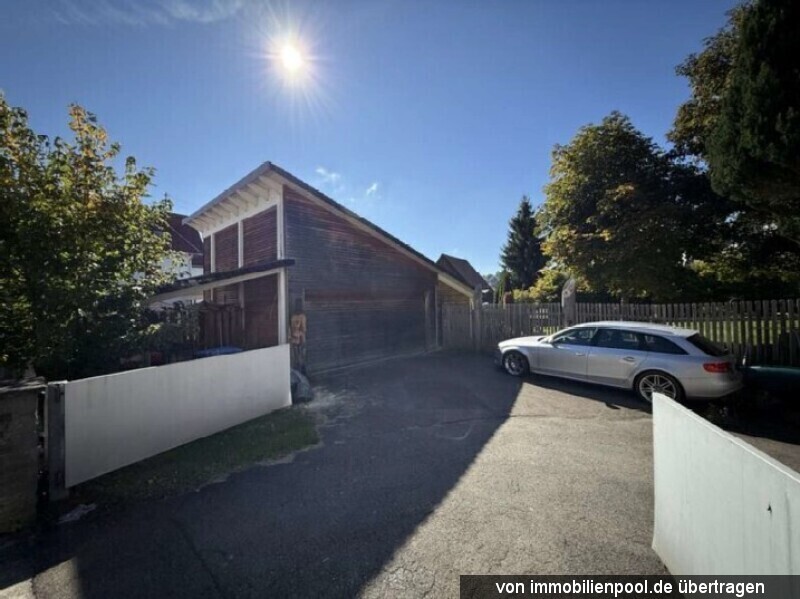 Foto 4 von 5 — Einfamilienhaus mit Doppelgarage, Carports und Anbau