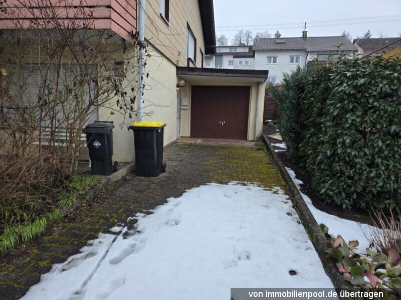 Foto 6 von 7 — zwei Wohnungen mit Garagen in einem Zweifamilienhaus