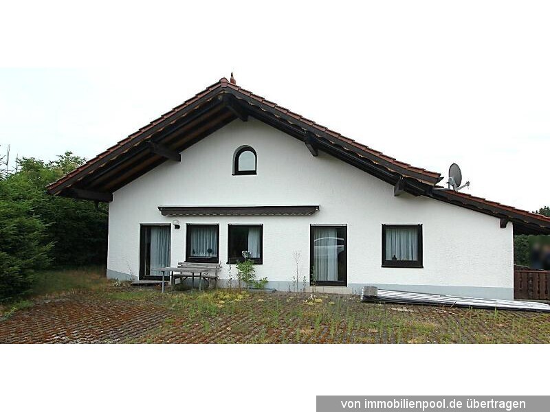 Foto 2 von 6 — Wohnhaus mit Nebenräumen und Garage/Lagerhalle