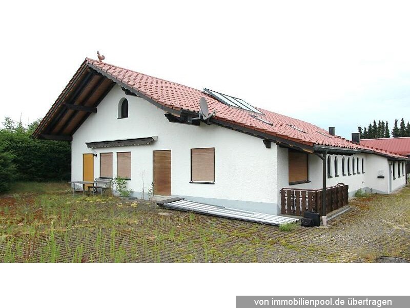 Foto 1 von 6 — Wohnhaus mit Nebenräumen und Garage/Lagerhalle