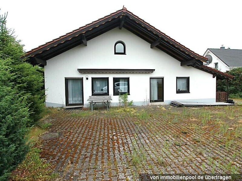 Foto 3 von 6 — Wohnhaus mit Nebenräumen und Garage/Lagerhalle