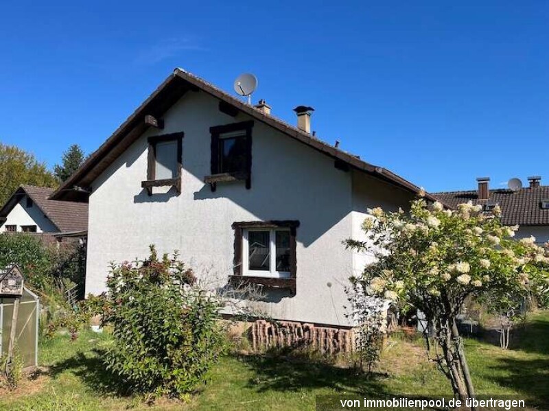 Foto 4 von 5 — Zweifamilienhaus mit mehreren Nebengebäuden