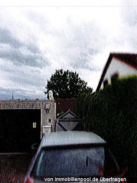 Foto 2 von 3 — Wohnhaus mit Doppelgarage