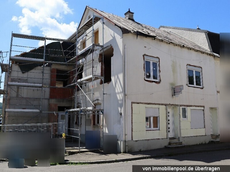 Foto 1 von 4 — Mehrfamilienhaus (Rohbau) mit kleiner Gewerbeeinheit