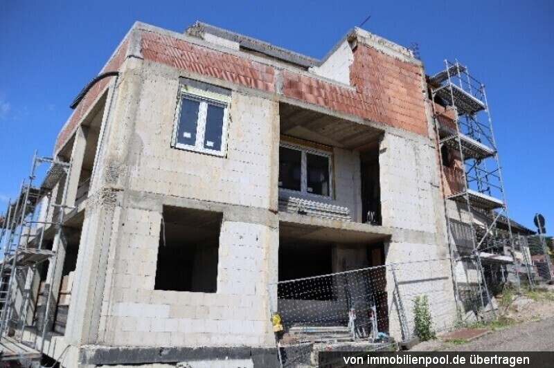 Foto 3 von 4 — Mehrfamilienhaus (Rohbau) mit kleiner Gewerbeeinheit