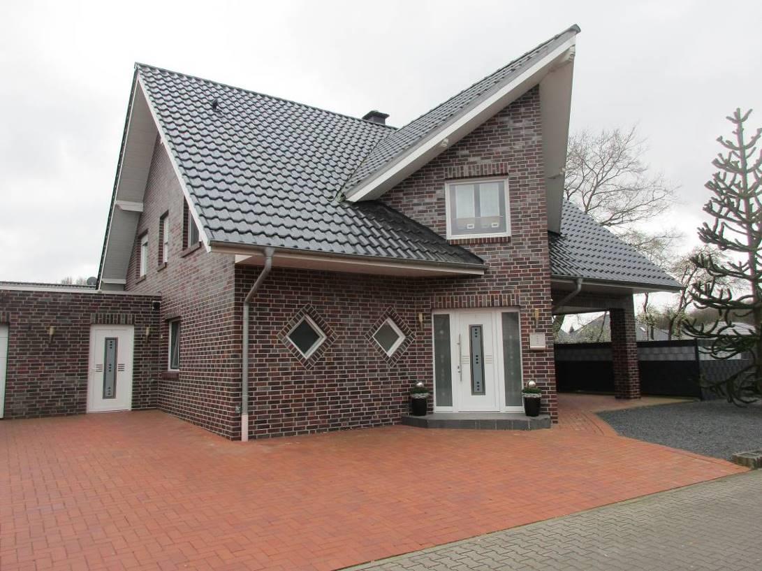 Foto 2 von 23 — Wohn-/Geschäftshaus, Einfamilienhaus mit Nebengebäuden