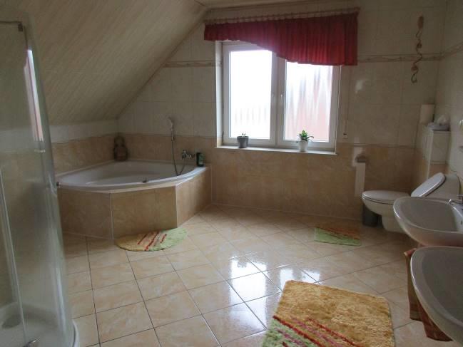 Foto 9 von 23 — Wohn-/Geschäftshaus, Einfamilienhaus mit Nebengebäuden