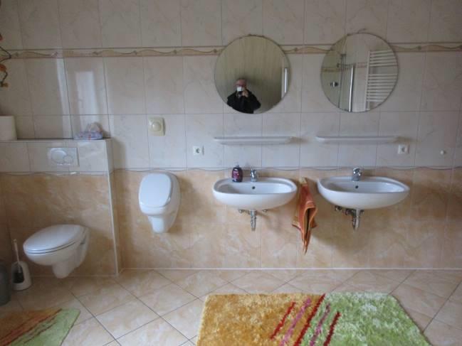 Foto 10 von 23 — Wohn-/Geschäftshaus, Einfamilienhaus mit Nebengebäuden