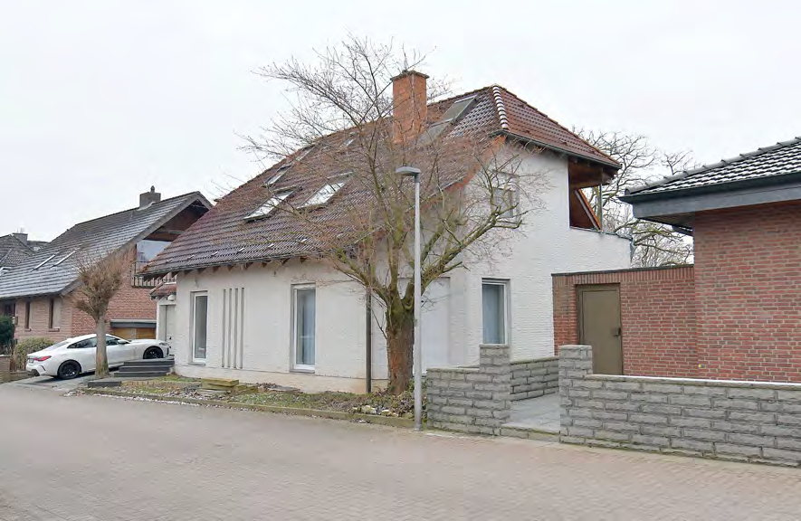Foto 2 von 16 — Einfamilienhaus, Garage