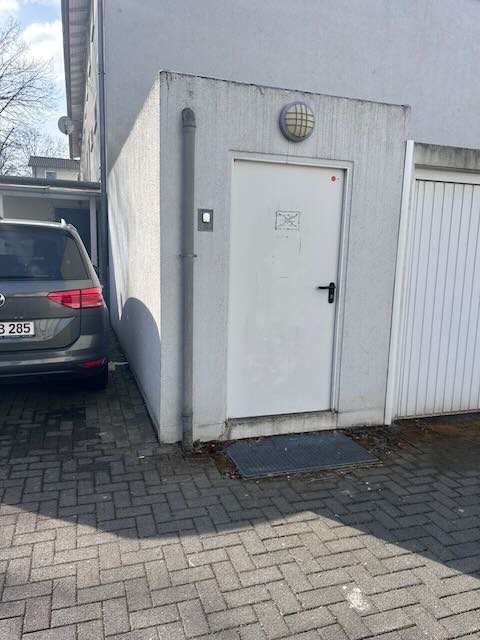 Foto 2 von 2 — Einfamilienhaus, Reihenhaus, Garage