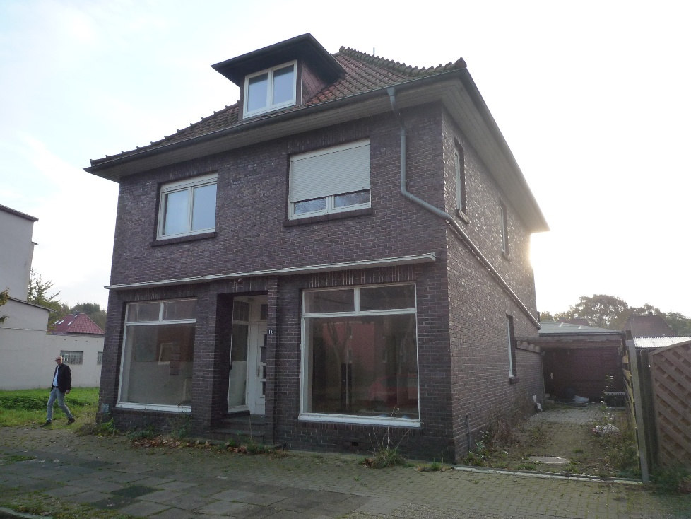 Foto 2 von 2 — Wohn-/Geschäftshaus
