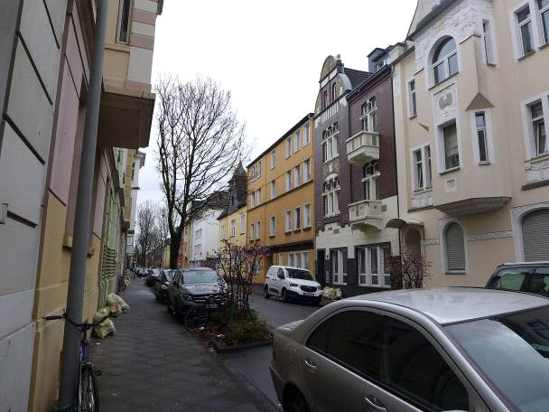 Foto 2 von 5 — Mehrfamilienhaus