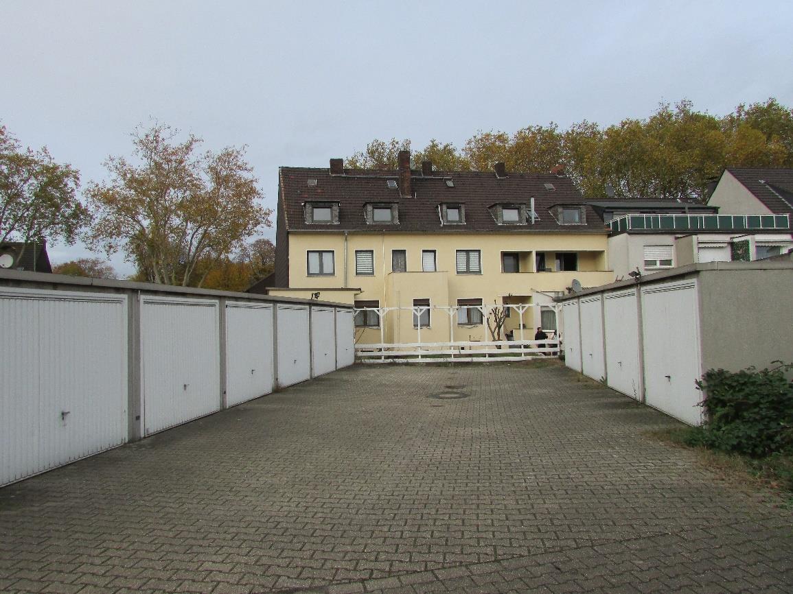 Foto 4 von 5 — Mehrfamilienhaus, Garage